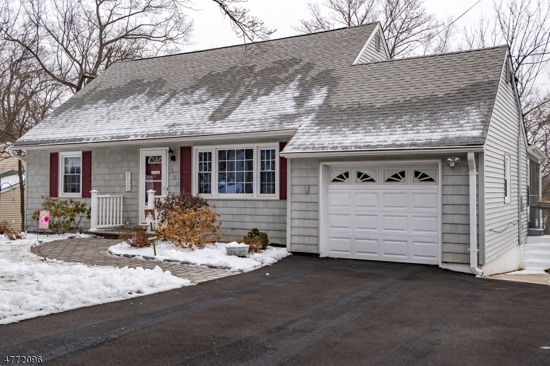 124 Vreeland Ave, Bloomingdale, NJ 07403 - photo 1