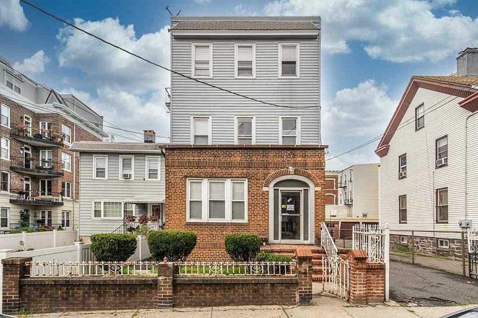 139 Chestnut Ave unit 3, Jersey City, NJ 07306 - photo 1