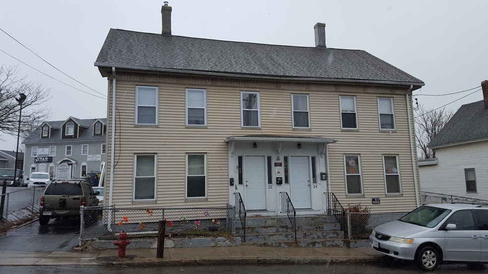 22 Wamesit St unit 2, Lowell, MA 01852 - photo 1