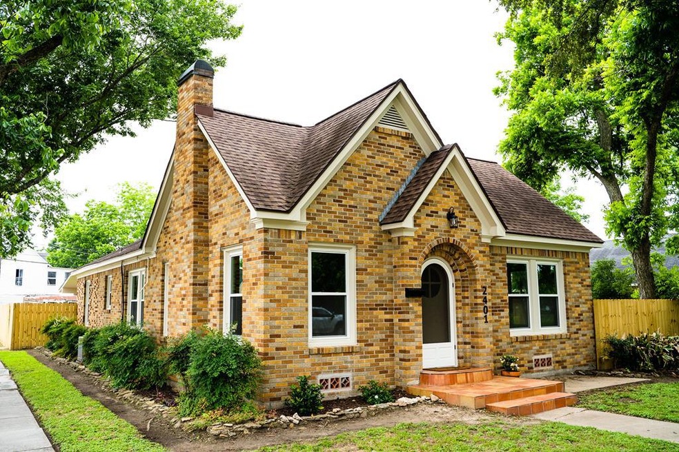 2401 Avenue E, Bay City, TX 77414 - photo 1