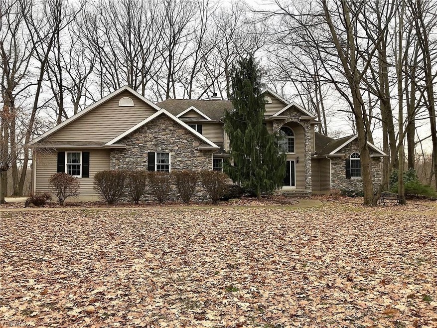 Custom Built 3 bedroom 3 bath 2800+ sq ft one owne