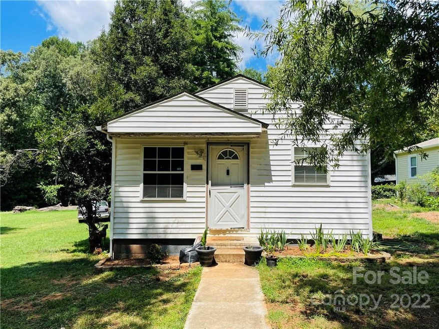 635 Woods Dr, Statesville, NC 28677 - photo 1