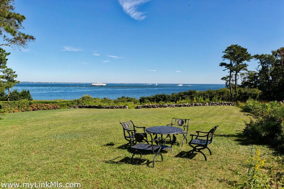 137 Massasoit Ave, Vineyard Haven, MA 02568 - photo 1