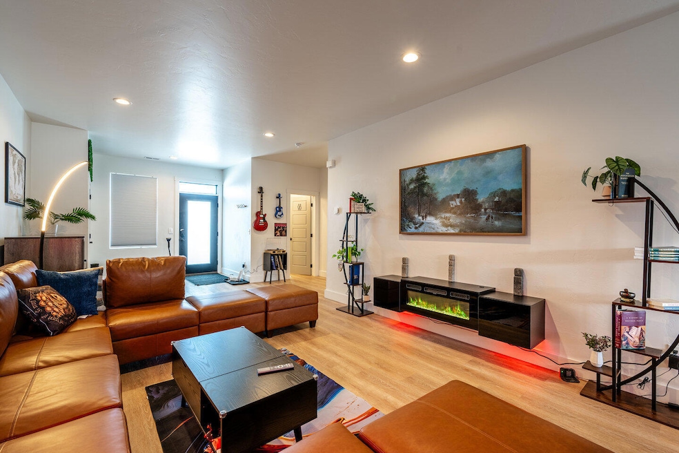 735 E 7th St, Sheridan, WY 82801 - photo 1