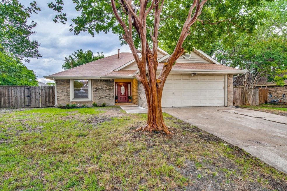Cute single story on a huge lot in the cul de sac