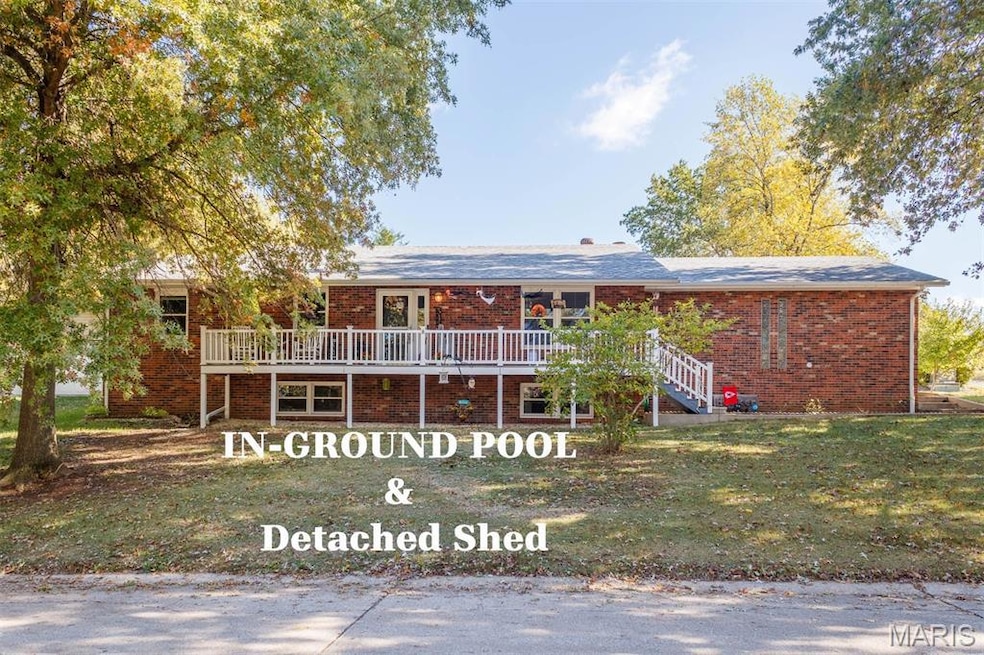 345 Valley View, Carlyle, IL 62231 - photo 1