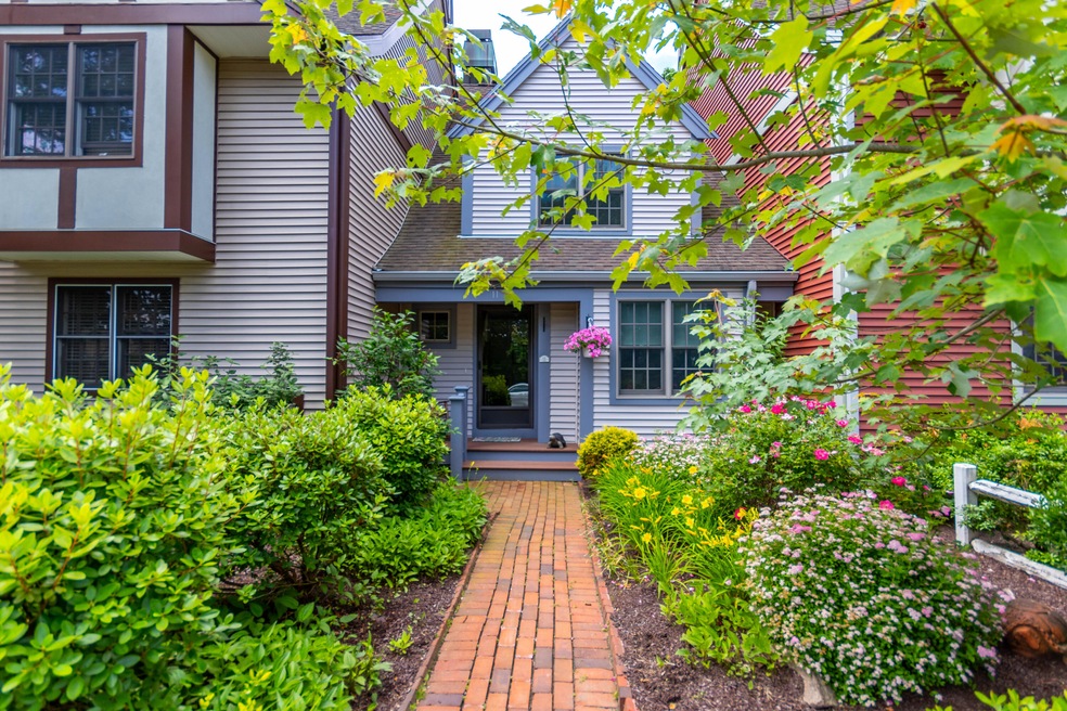 11 Village Green Cir, Mashpee, MA 02649 - photo 1