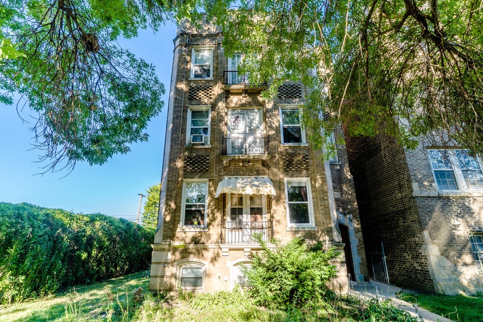 6329 N Mozart St, Chicago, IL 60659 - photo 1