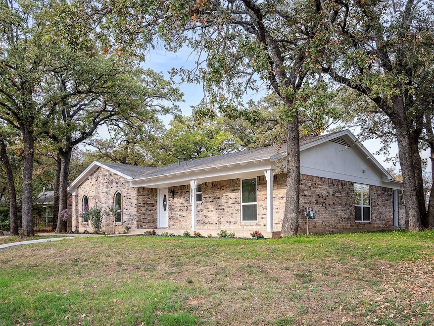 632 Melbourne Ct, Hurst, TX 76053 - photo 1