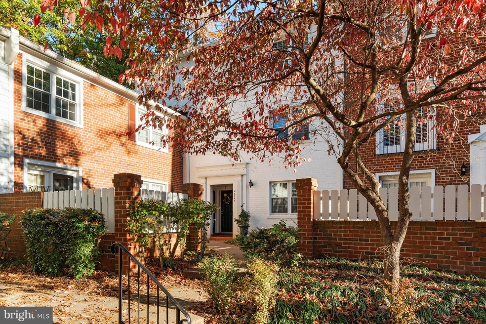 2625 S Walter Reed Dr unit A, Arlington, VA 22206 - photo 1