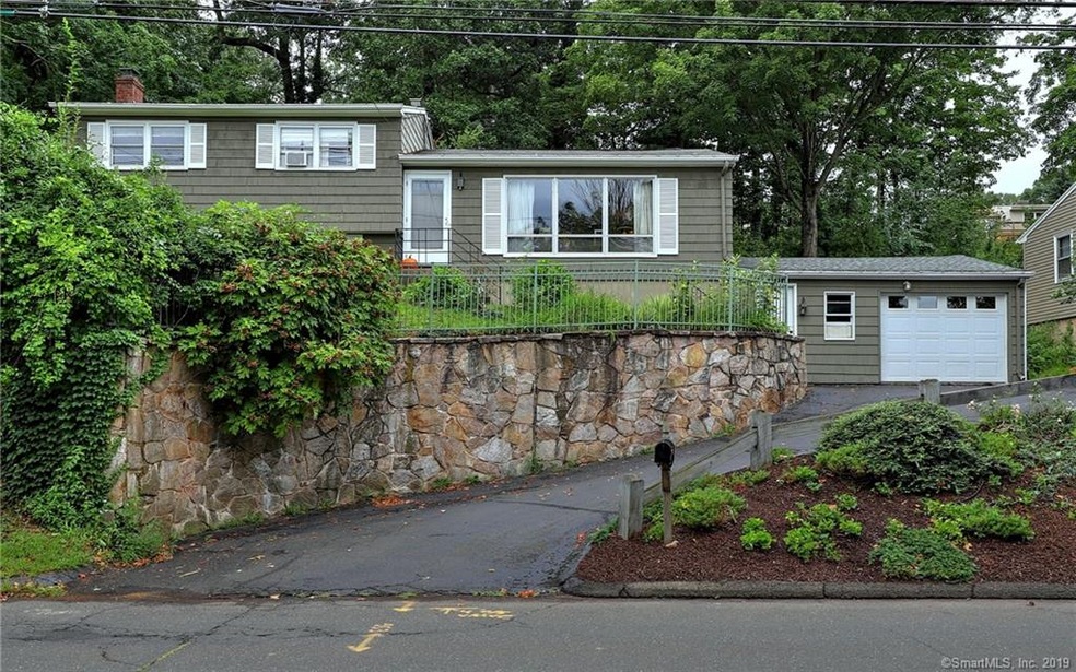 Welcome to 421 South Elm St. Wallingford