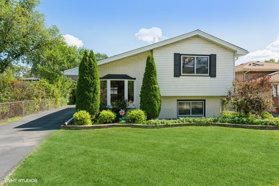 221 N Glade Ave, Elmhurst, IL 60126 - photo 1