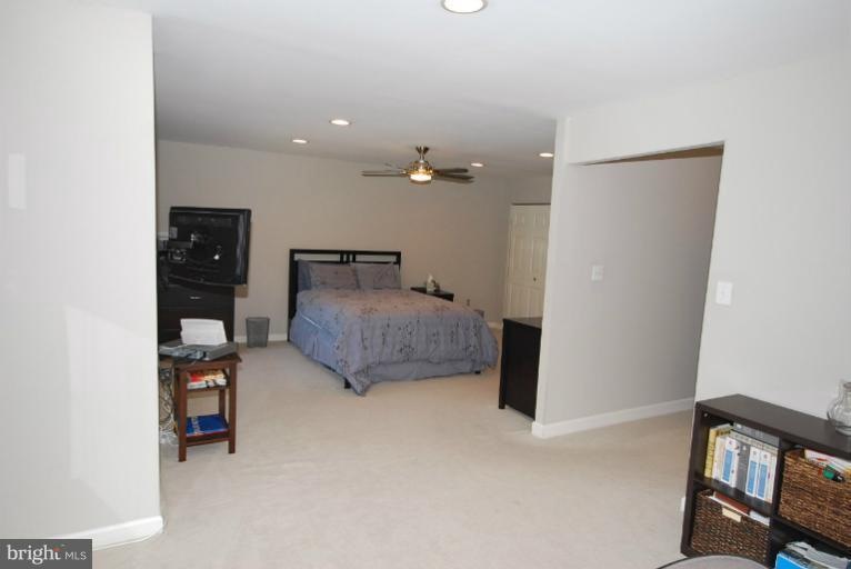 11327 Empire Ln, Rockville, MD 20852 - photo 1