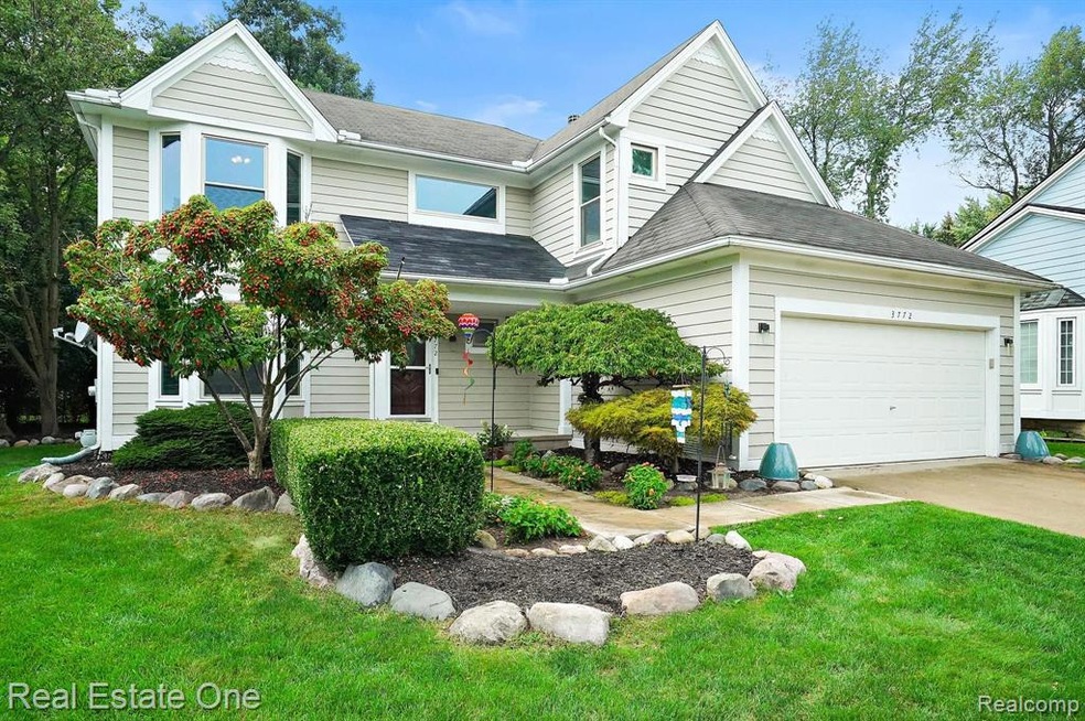 Beautiful 4 bedroom colonial, exceptional curb app