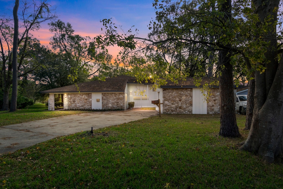 13516 Mobile St, Houston, TX 77015 - photo 1