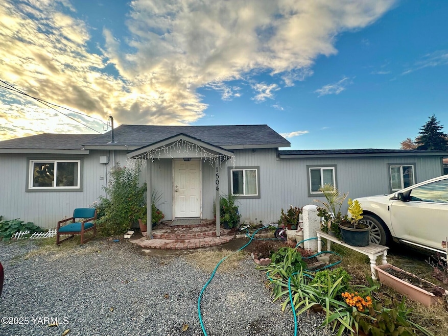 1504 S 14th St, Yakima, WA 98901 - photo 1
