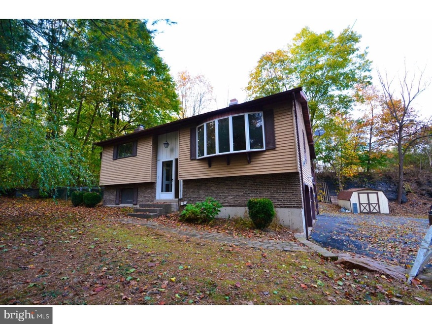 3967 Lovers Ln, Slatington, PA 18080 - photo 1