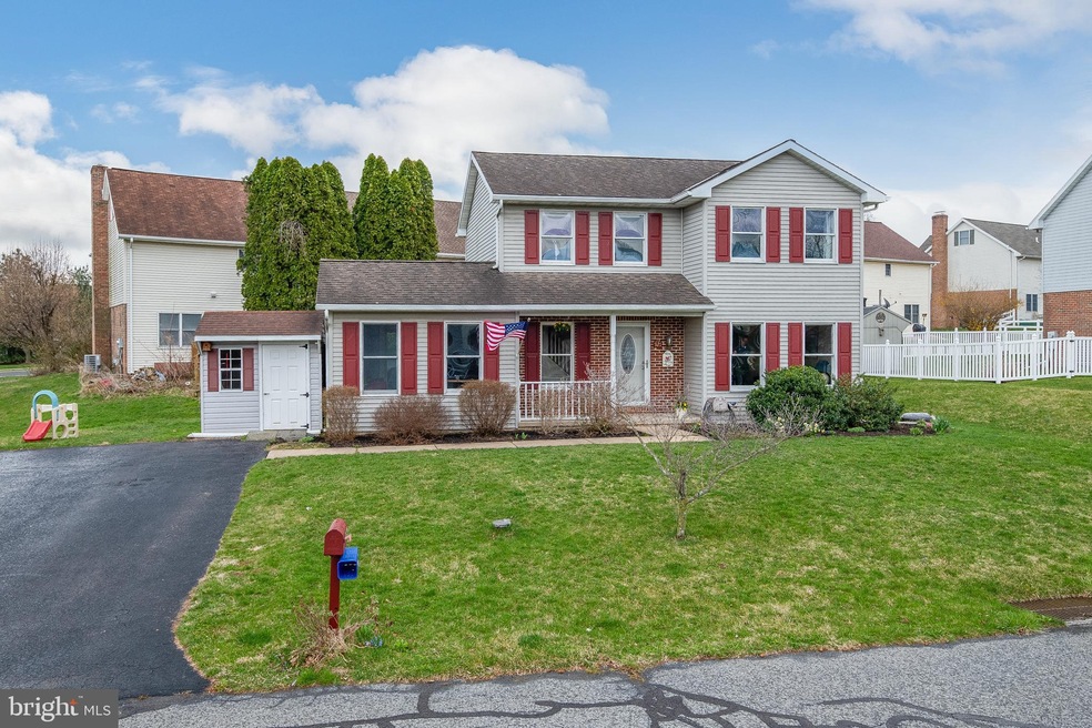 921 Cacoosing Dr, Reading, PA 19608 - photo 1