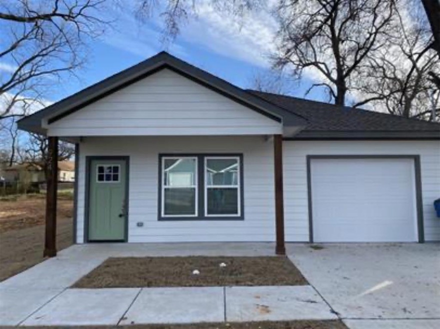 924 W Collins St, Denison, TX 75020 - photo 1