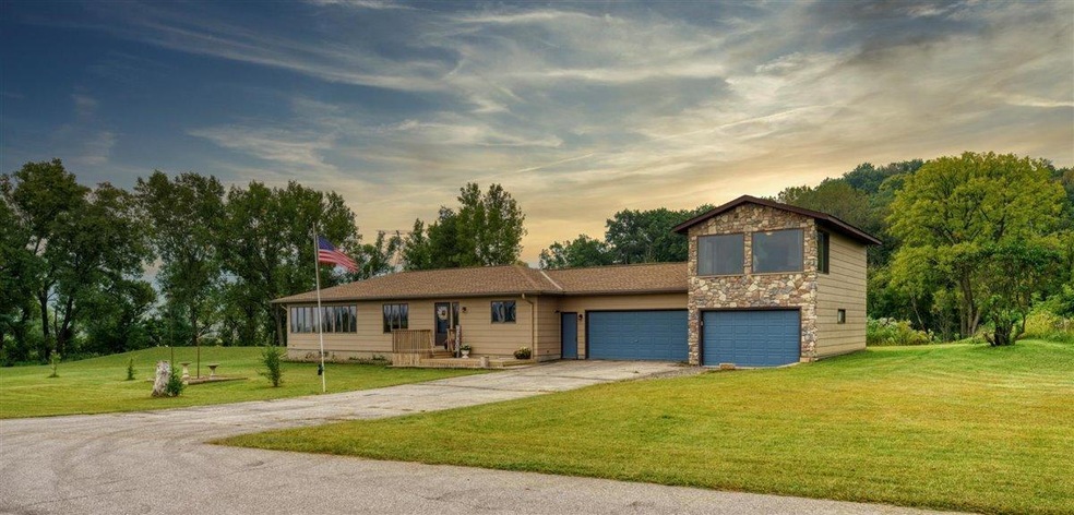 40633 Lamoille Dr, Winona, MN 55987 - photo 1