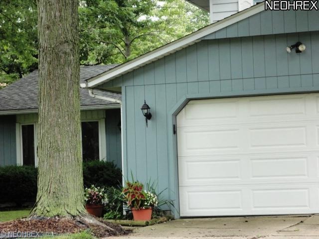 815 Pasadena Ave, Sheffield Lake, OH 44054 - photo 1