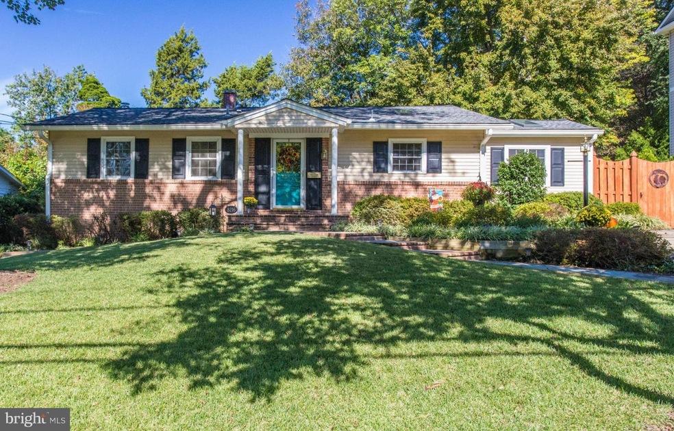 8216 Cottage St, Vienna, VA 22180 - photo 1