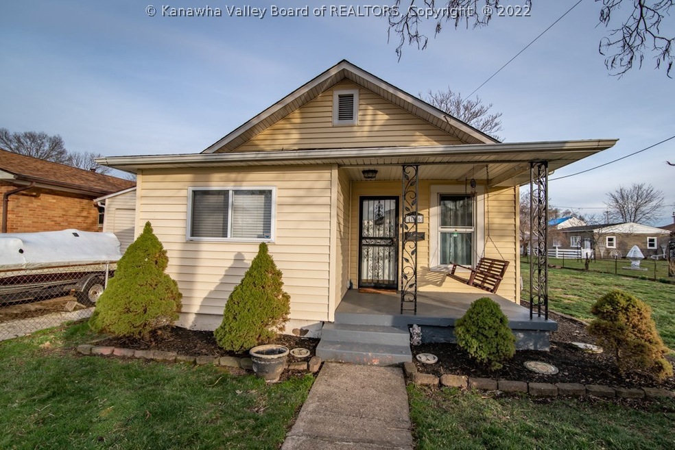 466 17th St, Dunbar, WV 25064 - photo 1