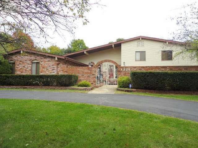 1224 Springborrow Dr, Flint, MI 48532 - photo 1