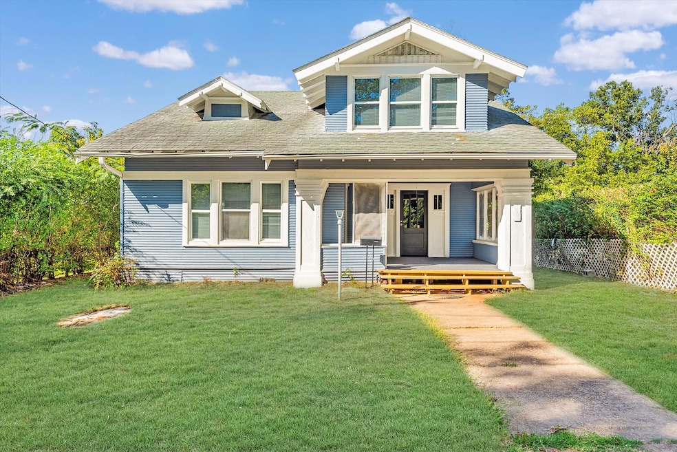 View of front of home featuring a porch and a fron