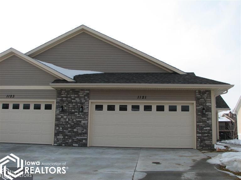 1121 W 16th St S, Newton, IA 50208 - photo 1