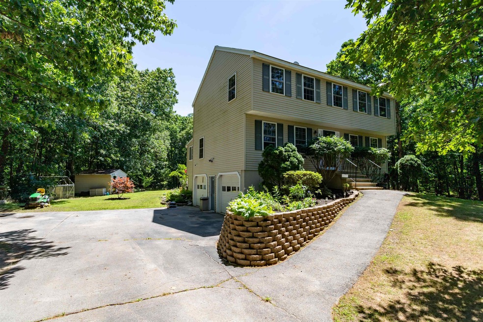 33 Pemigewasset Cir, Derry, NH 03038 - photo 1