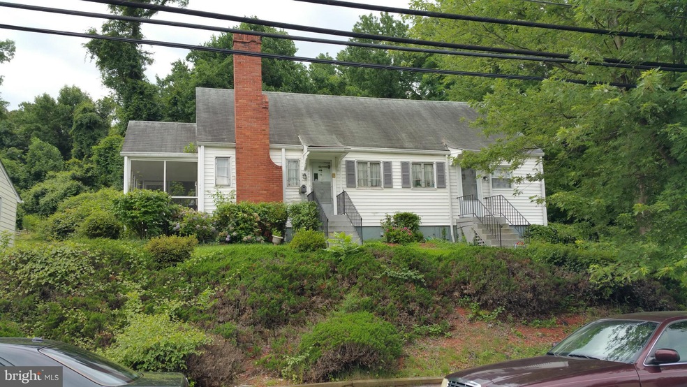 5301 N Englewood Dr, Hyattsville, MD 20785 - photo 1