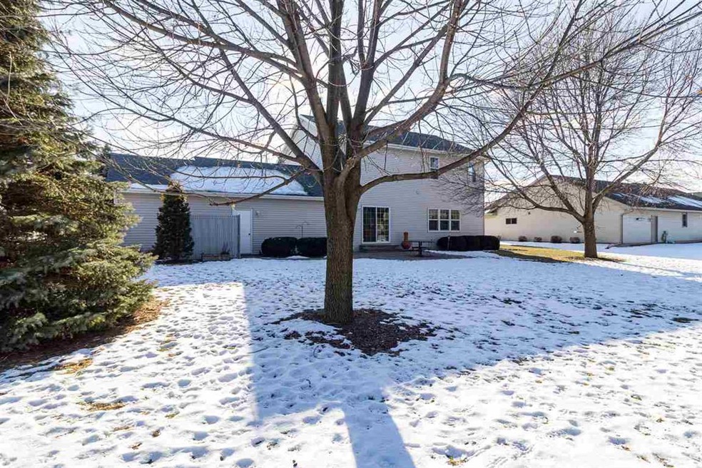 W6054 Zinnia Dr, Appleton, WI 54915 - photo 1