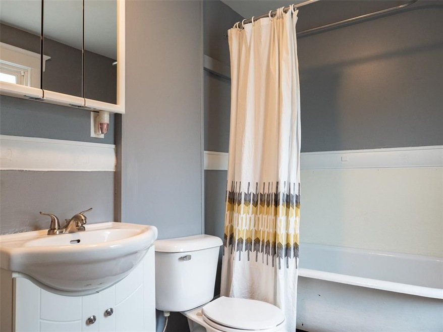 512 14th St SE, Cedar Rapids, IA 52403 - photo 1