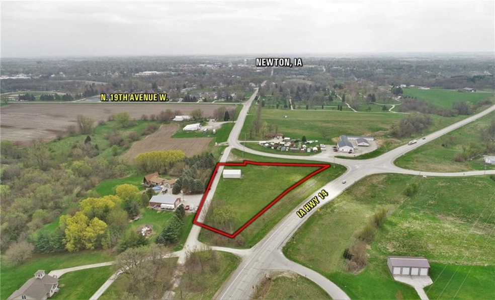 440 N 23rd Ave W, Newton, IA 50208 - photo 1