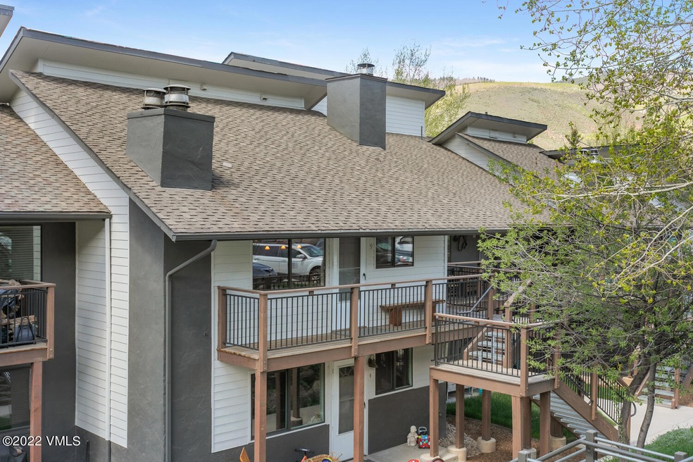 596 Daisy Ln-large-001-006-Exterior-1500