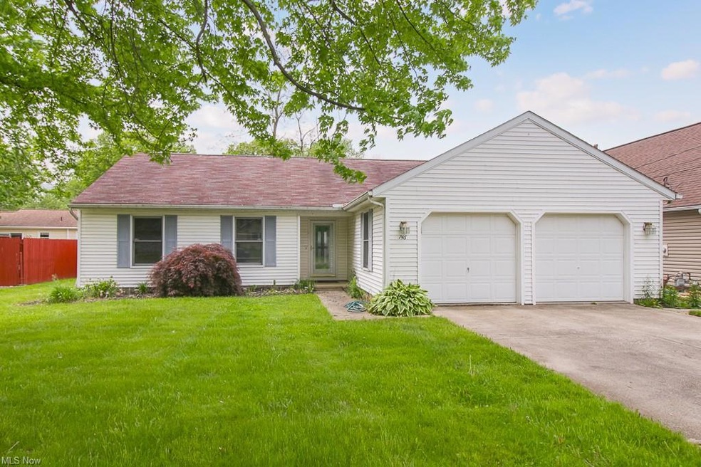 746 Grantwood Ave, Sheffield Lake, OH 44054 - photo 1