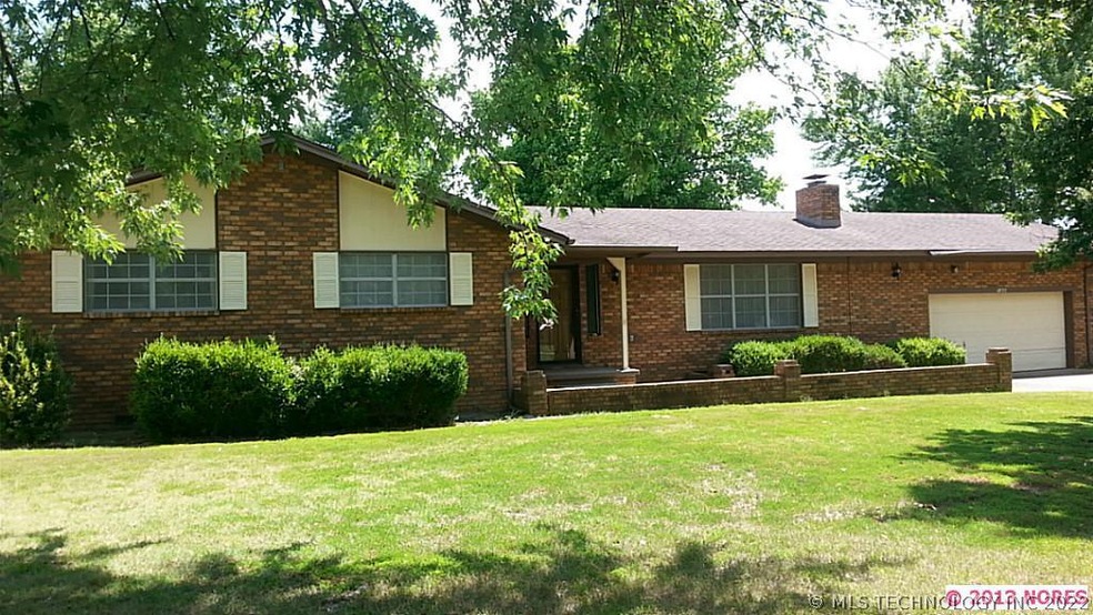 Wonderful home on a large lot.  Mature Trees, Deck