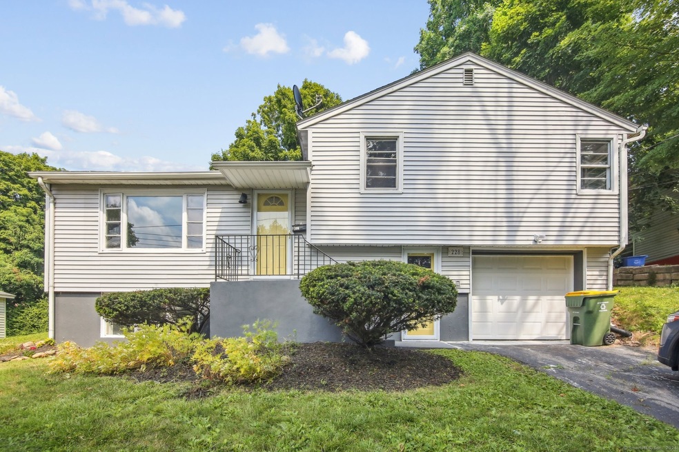 228 Fiske St, Waterbury, CT 06710 - photo 1
