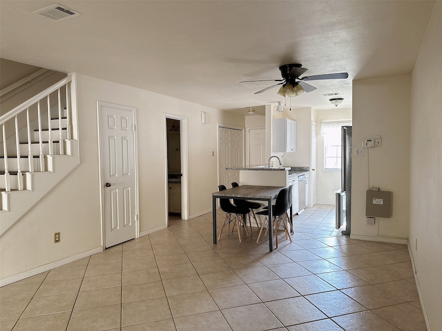 Nice Townhouse with 2 Large Bedrooms