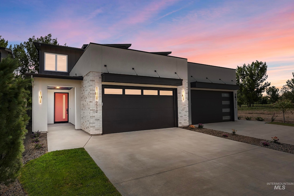 For Sale $649,900 • Co-Listing Agent