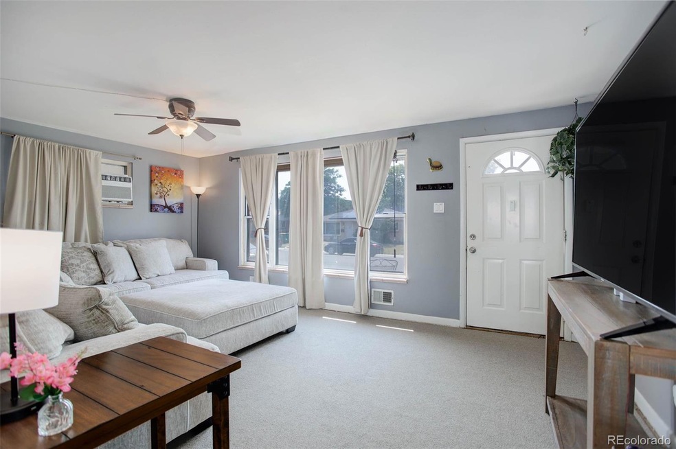 516 Emporia St, Aurora, CO 80010 - photo 1