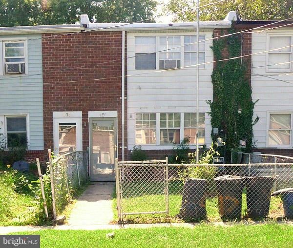 917 Niagara Ct, Halethorpe, MD 21227 - photo 1