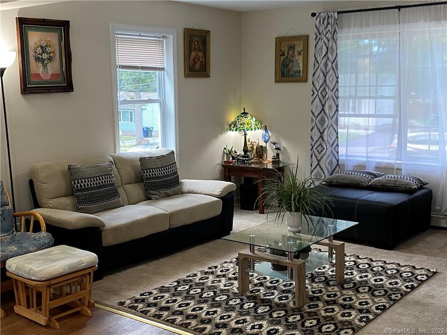 Lovely Cape Cod - Bright Living Room