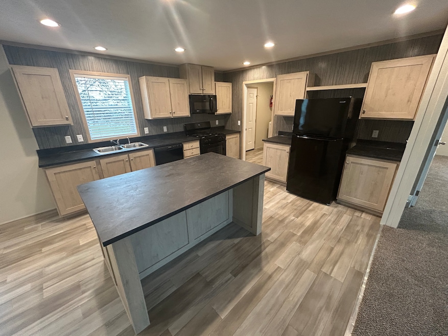 547 Delaware unit 547, Belleville, MI 48111 - photo 1