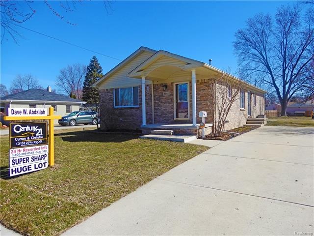 SUPER SHARP 3 BEDROOM BRICK RANCH