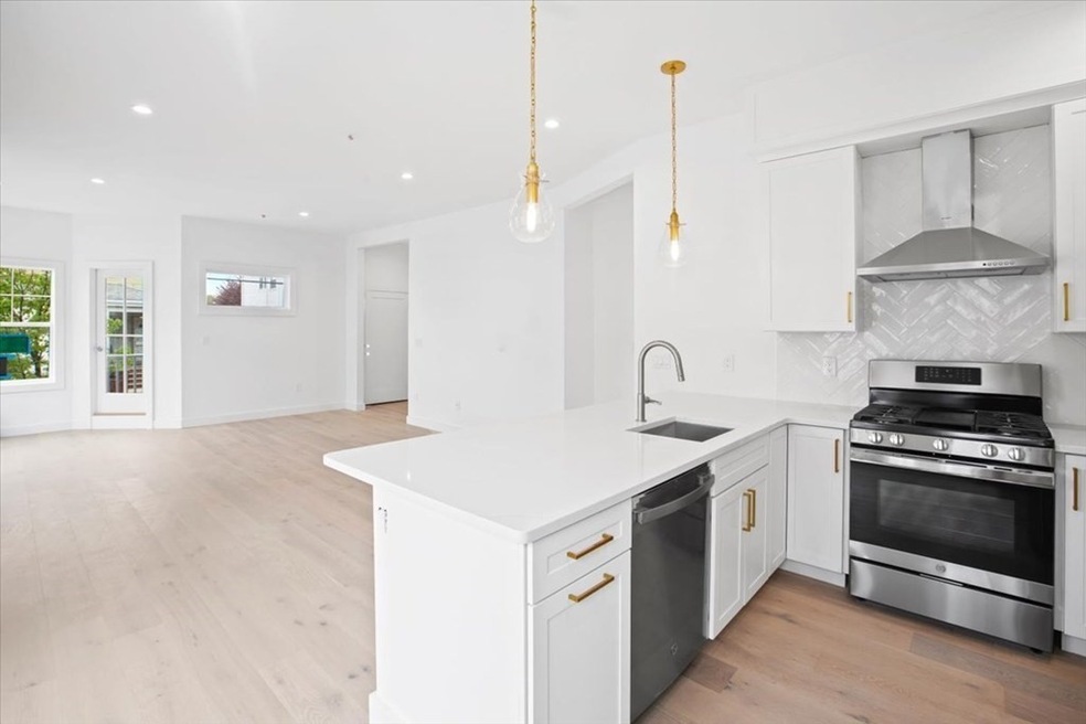 197 Vine St unit 1, Everett, MA 02149 - photo 1