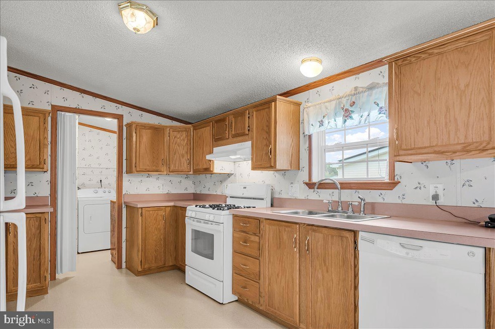 2004 Tami Dr unit 625, Bear, DE 19701 - photo 1