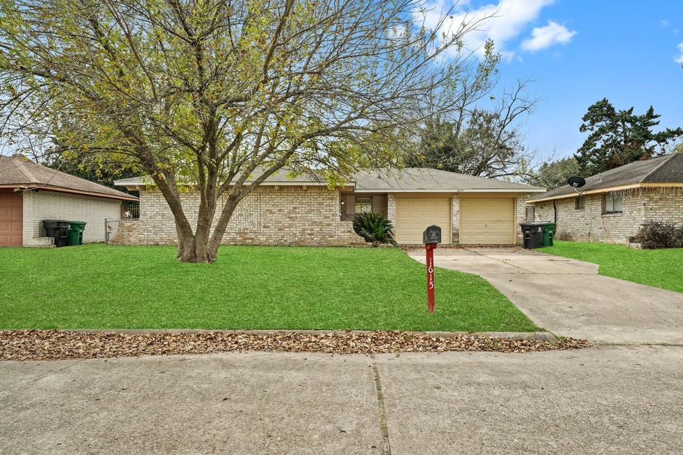 1615 Hidden Valley Dr, Houston, TX 77088 - photo 1