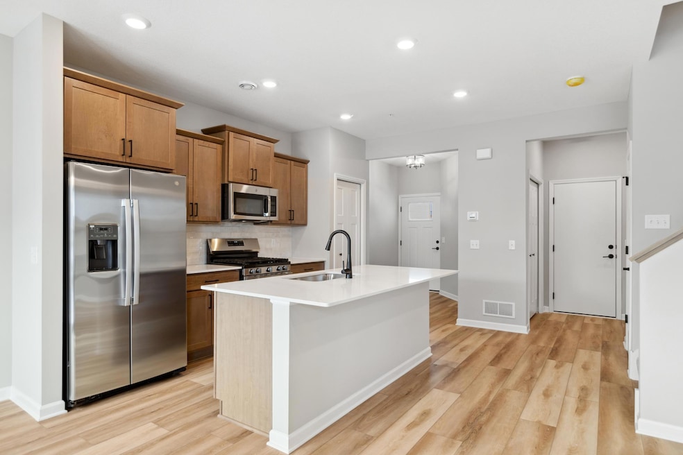 10332 Birchwood Cir, Victoria, MN 55318 - photo 1